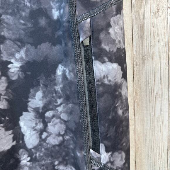 Athleta Rainier Printed Legging Womens M Frozen Floral‎ Grey Athletic Pull On - Picture 6 of 8